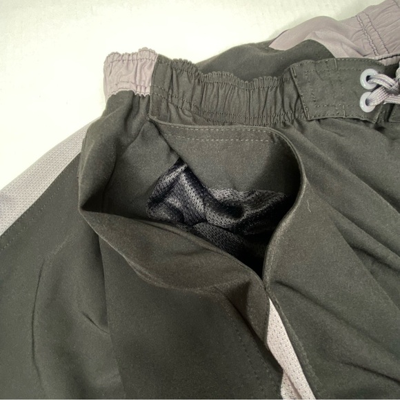 Nike Shorts Black Grey Swim Trunks Lined Pocket Swoosh Swimsuit - Picture 6 of 8